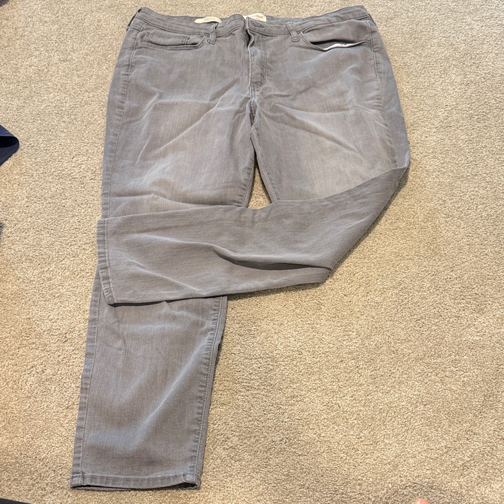 Universal Thread Women's Straight Leg Jeans in Gray